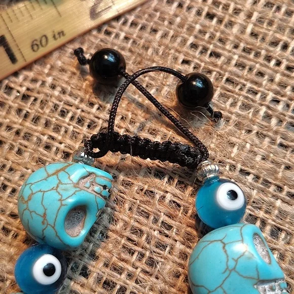 💀Turquoise Color Howlite Adjustable Skull Bead Bracelet - Picture 4 of 5